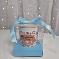 Piernikowy dom w opakowaniu prezentowym - świeca sojowa